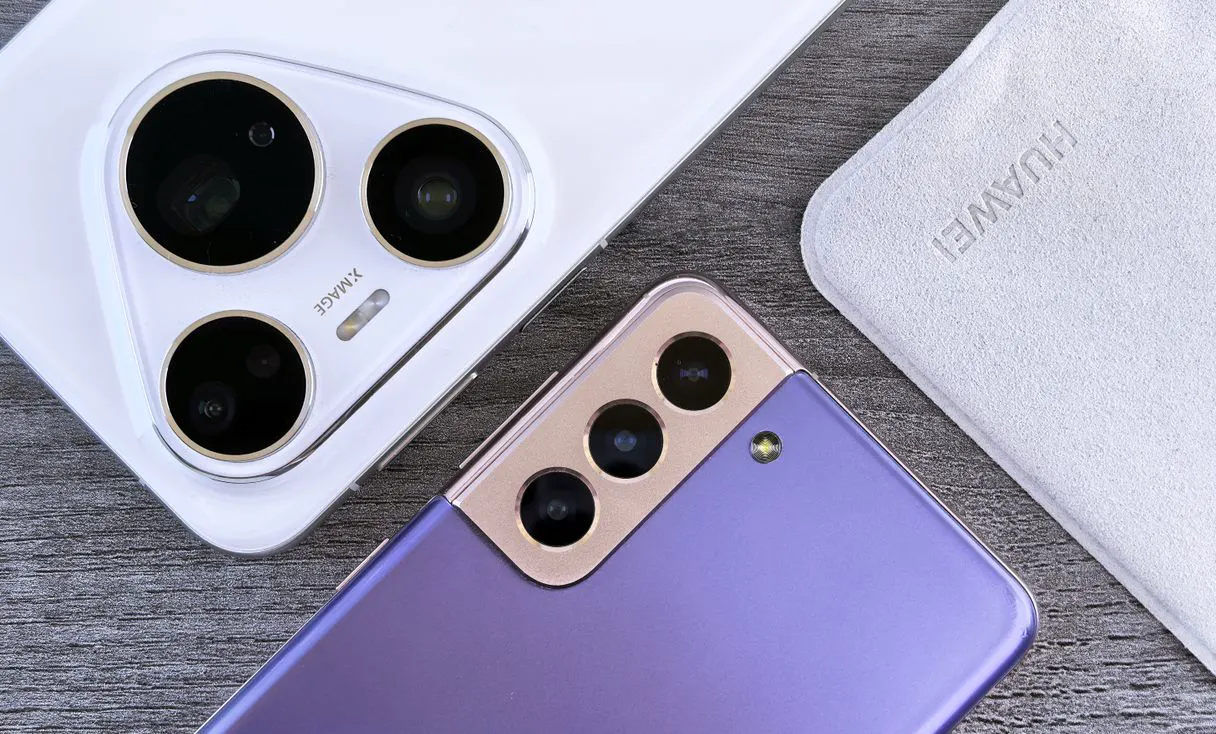 Dois celulares consertados parados sobre a bancada, representando: O Que Fazer Quando o Cliente Não Retira o Aparelho Consertado