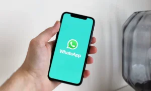 cena em português representando: Automação de WhatsApp com IA na Assistência Técnica